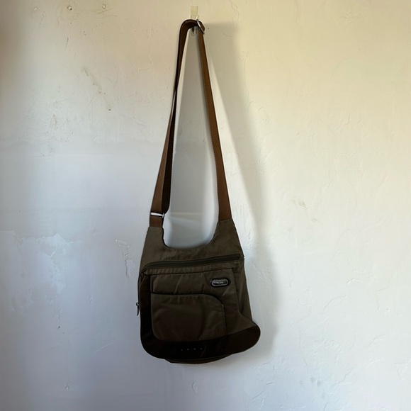 Tumi Shoulder bag, in GREAT condition, Olive color - Picture 12 of 12